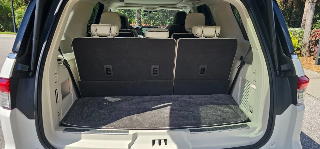 2024 Lincoln Navigator 4th Gen - Image 17 of 21