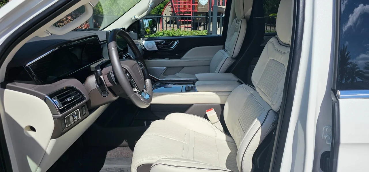 2024 Lincoln Navigator 4th Gen - Image 14 of 21