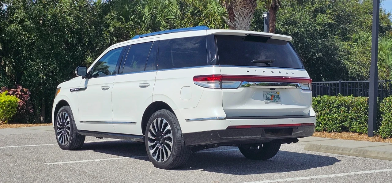 2024 Lincoln Navigator 4th Gen - Image 6 of 21
