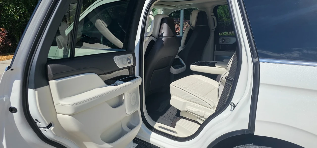 2024 Lincoln Navigator 4th Gen - Image 11 of 21