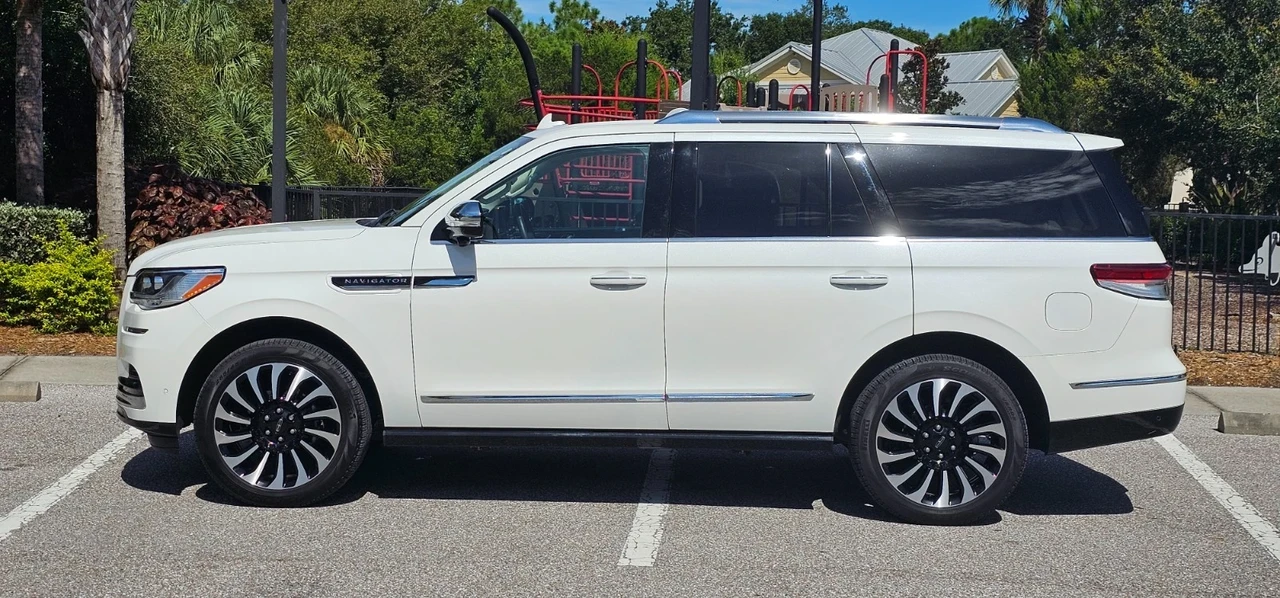 2024 Lincoln Navigator 4th Gen - Image 4 of 21