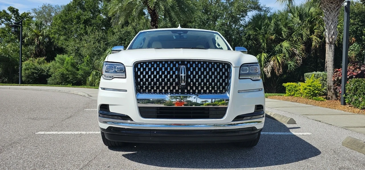 2024 Lincoln Navigator 4th Gen - Image 2 of 21