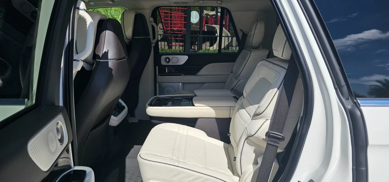2024 Lincoln Navigator 4th Gen - Image 12 of 21