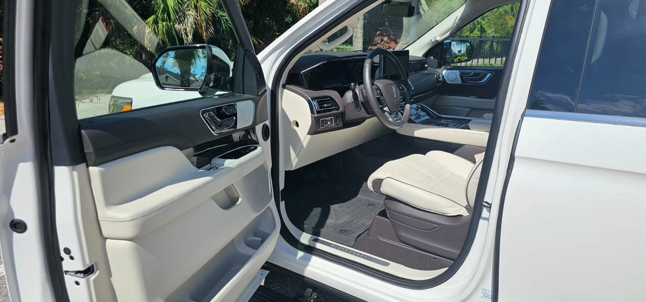 2024 Lincoln Navigator 4th Gen - Image 13 of 21