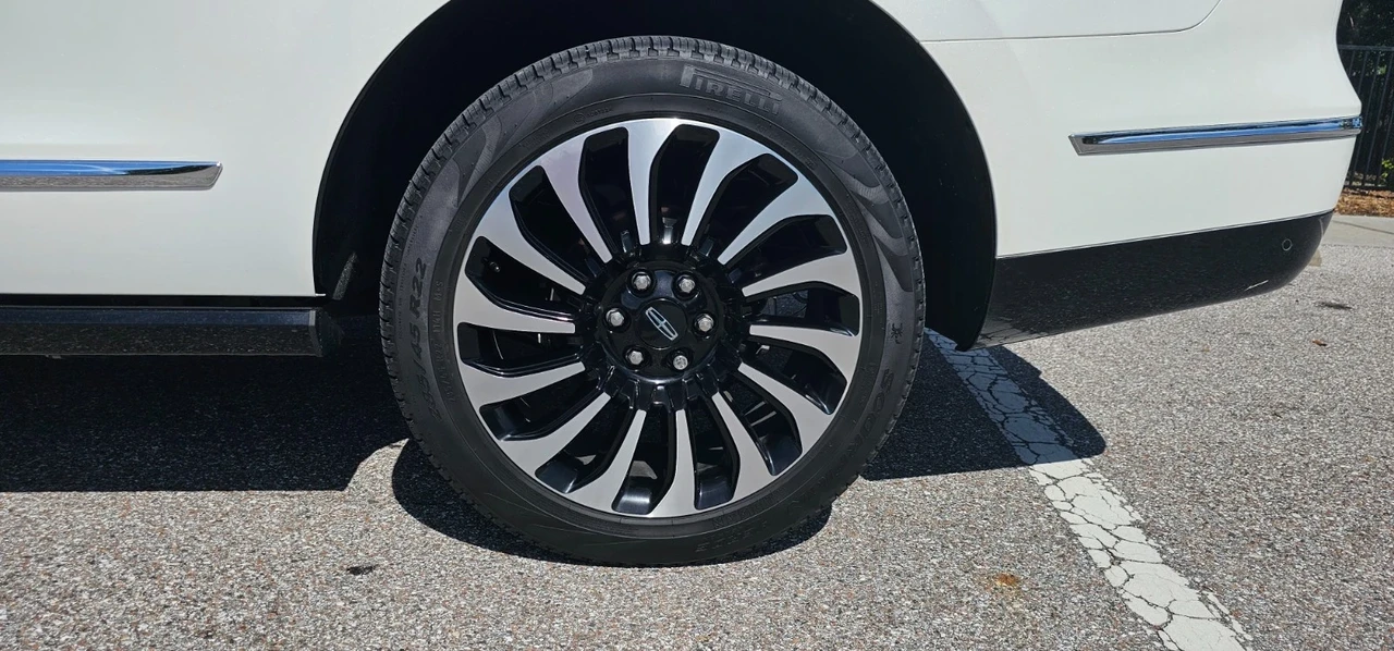 2024 Lincoln Navigator 4th Gen - Image 21 of 21