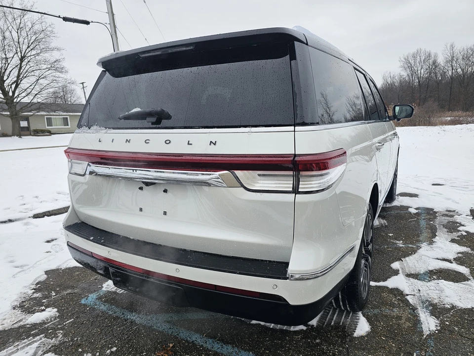 2024 Lincoln Navigator 4th Gen - Image 21 of 21