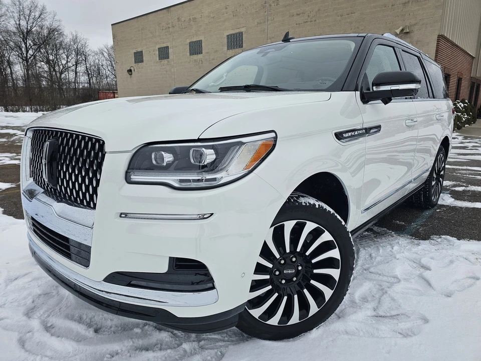 2024 Lincoln Navigator 4th Gen - Image 2 of 21
