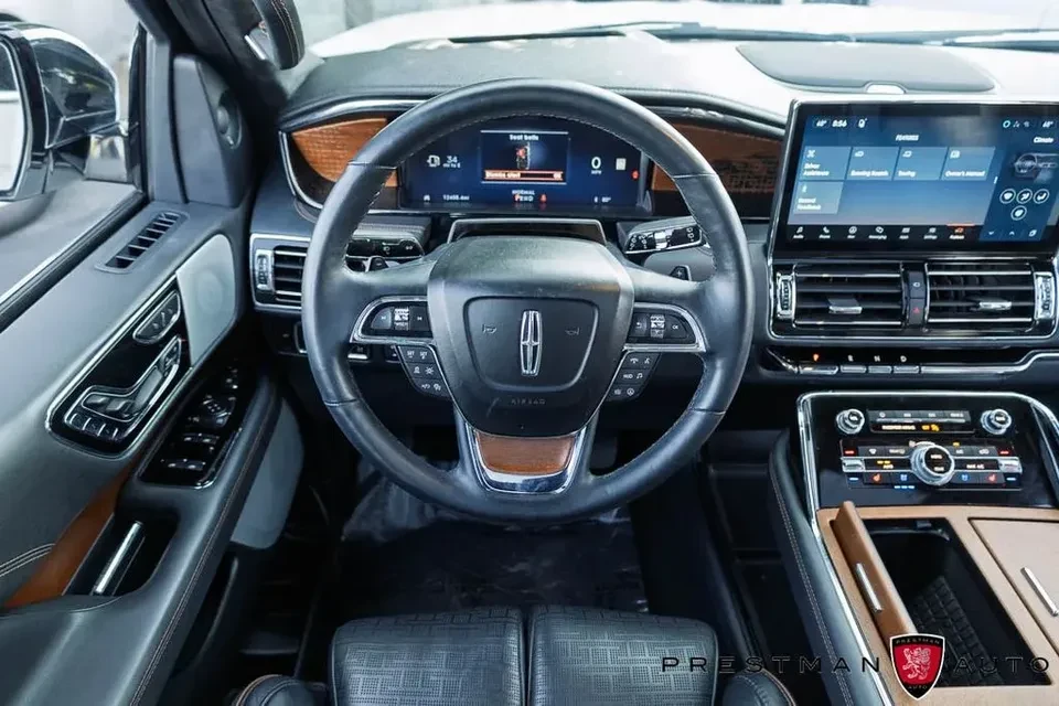 2024 Lincoln Navigator 4th Gen - Image 19 of 20