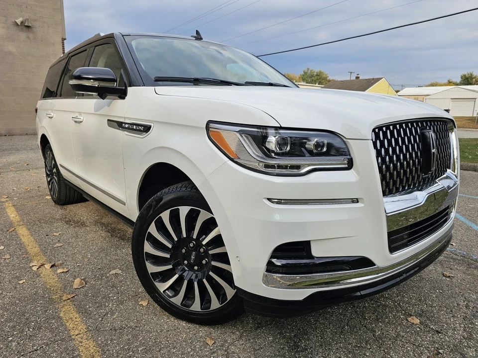 2024 Lincoln Navigator 4th Gen - Image 4 of 21