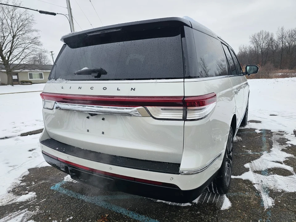 2024 Lincoln Navigator 4th Gen - Image 21 of 21