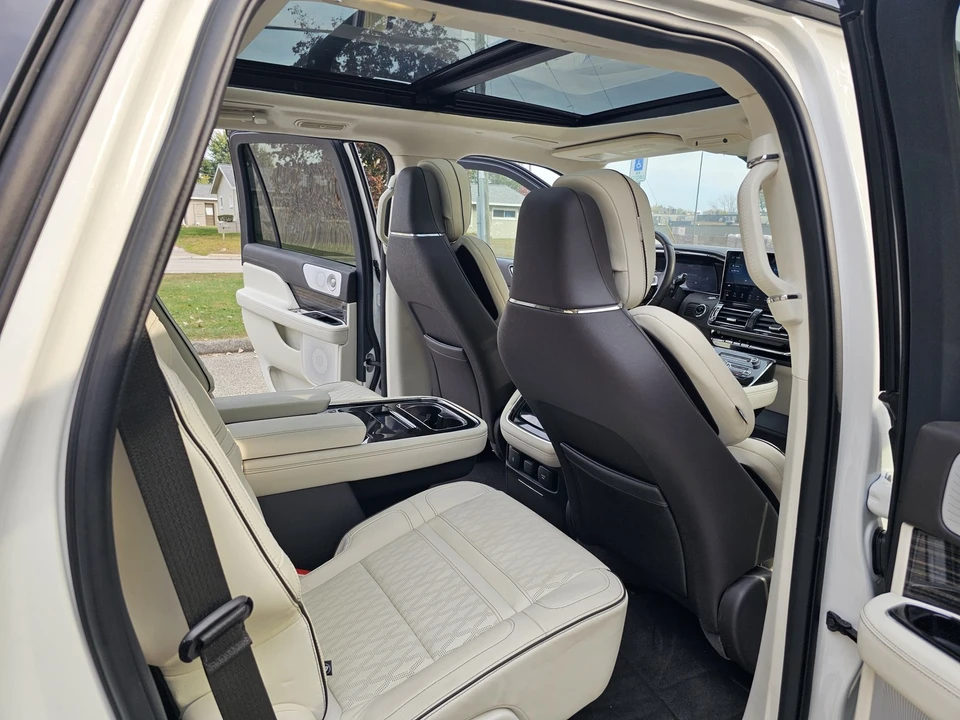 2024 Lincoln Navigator 4th Gen - Image 11 of 21