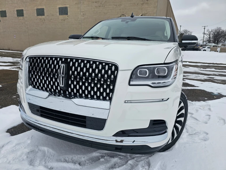 2024 Lincoln Navigator 4th Gen - Image 2 of 21