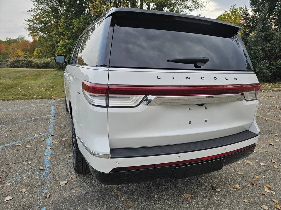 2024 Lincoln Navigator 4th Gen - Image 19 of 21