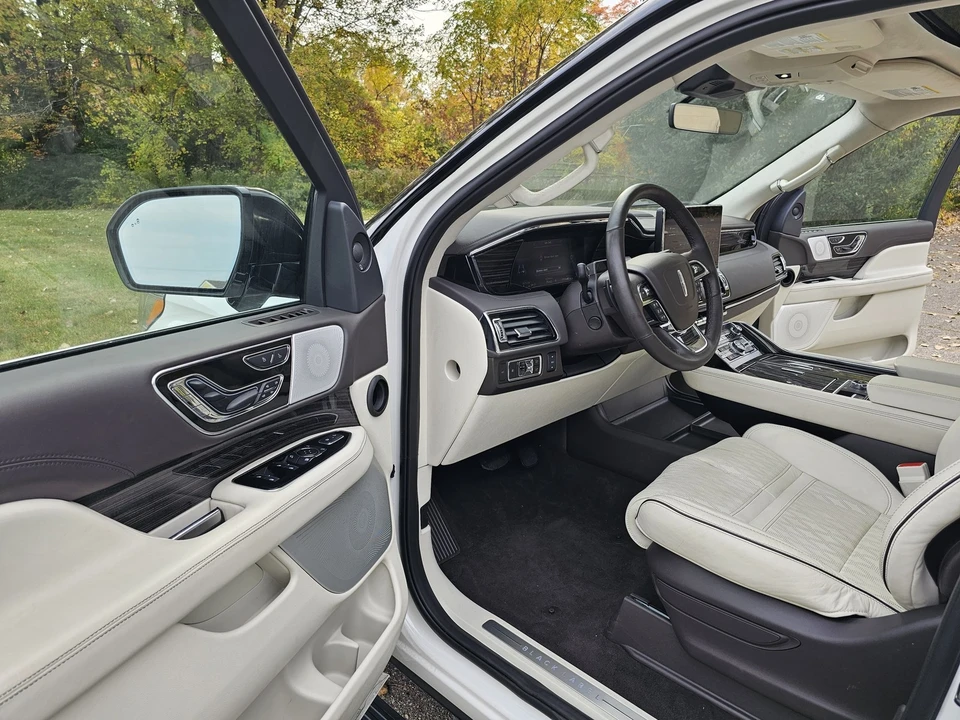 2024 Lincoln Navigator 4th Gen - Image 6 of 21