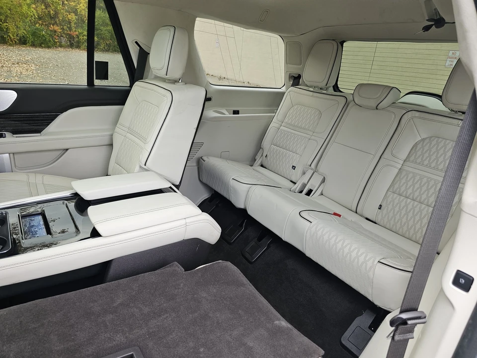 2024 Lincoln Navigator 4th Gen - Image 8 of 21