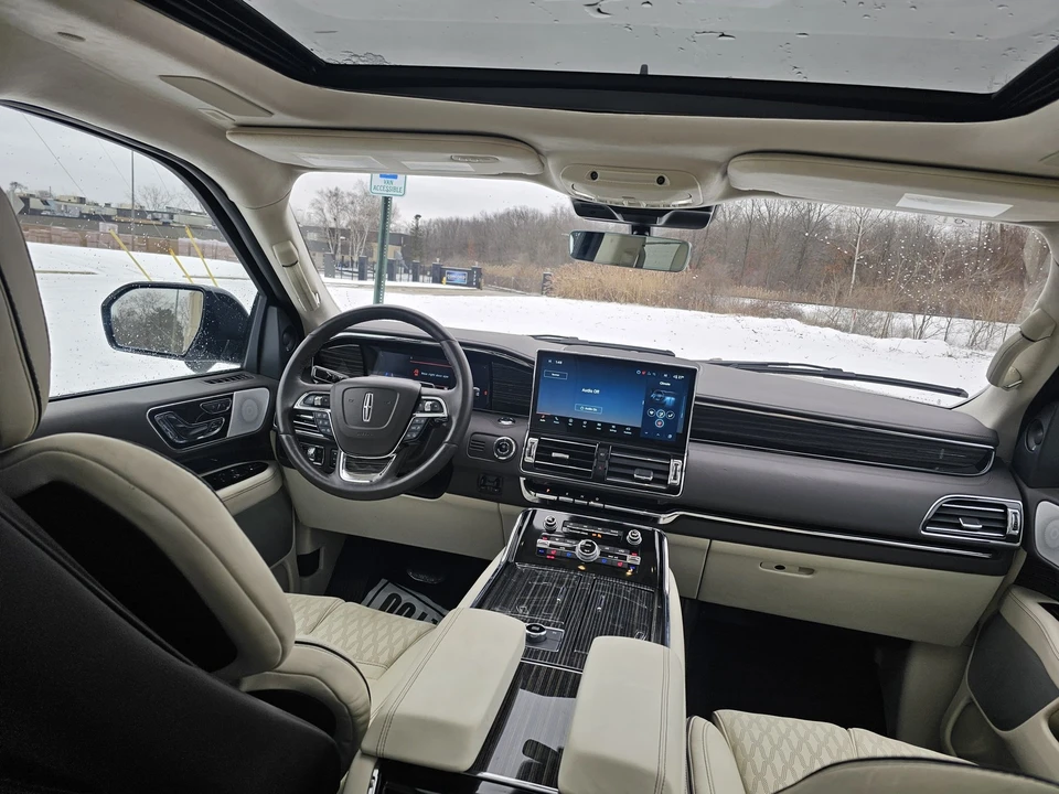 2024 Lincoln Navigator 4th Gen - Image 11 of 21