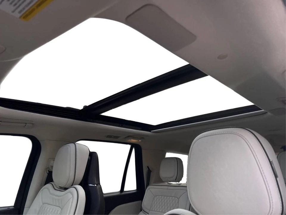 2024 Lincoln Navigator 4th Gen - Image 18 of 21