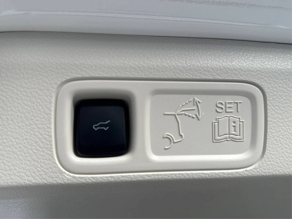2024 Lincoln Navigator 4th Gen - Image 14 of 21