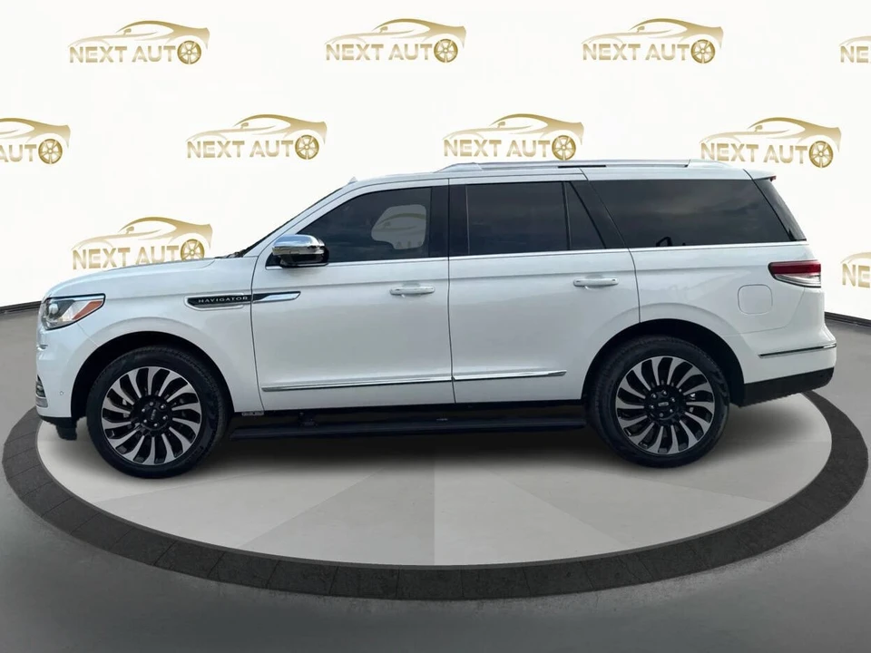 2024 Lincoln Navigator 4th Gen - Image 2 of 21
