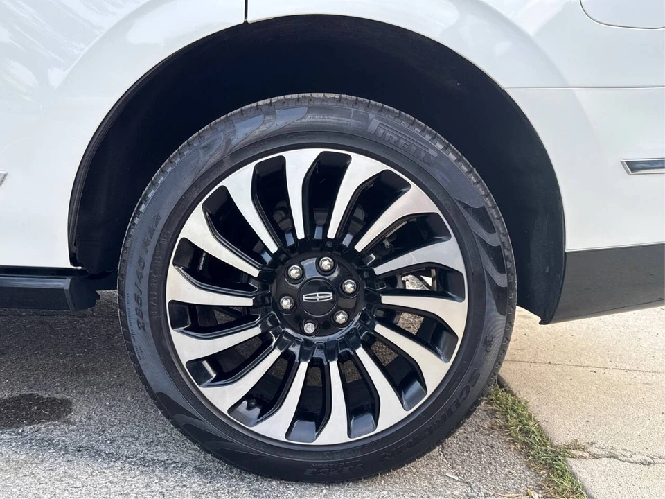 2024 Lincoln Navigator 4th Gen - Image 17 of 21