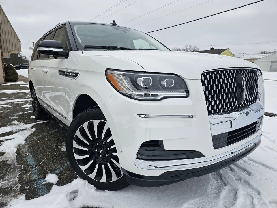 2024 Lincoln Navigator 4th Gen - Image 3 of 21