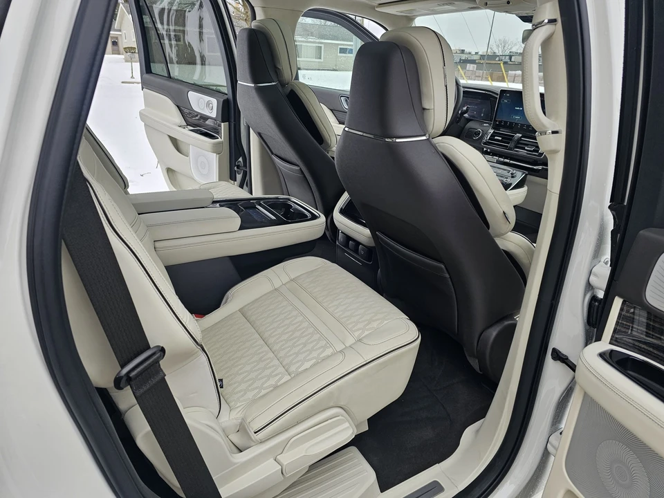 2024 Lincoln Navigator 4th Gen - Image 9 of 21