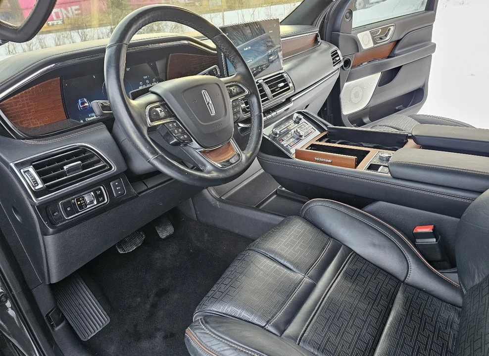 2024 Lincoln Navigator 4th Gen - Image 5 of 21