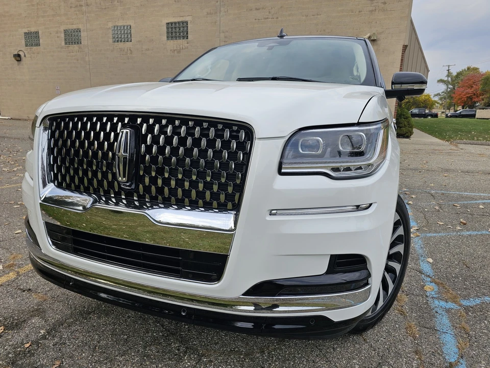 2024 Lincoln Navigator 4th Gen - Image 2 of 21