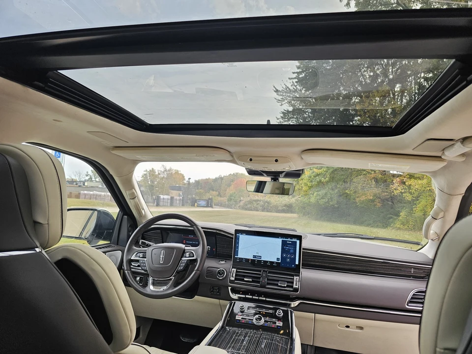 2024 Lincoln Navigator 4th Gen - Image 10 of 21
