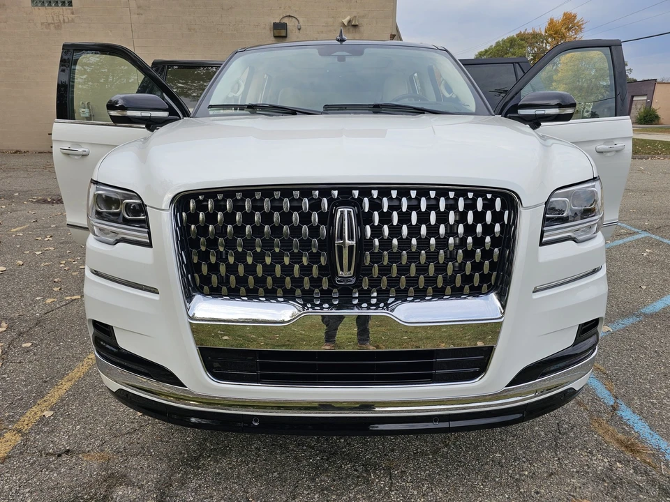 2024 Lincoln Navigator 4th Gen - Image 13 of 21
