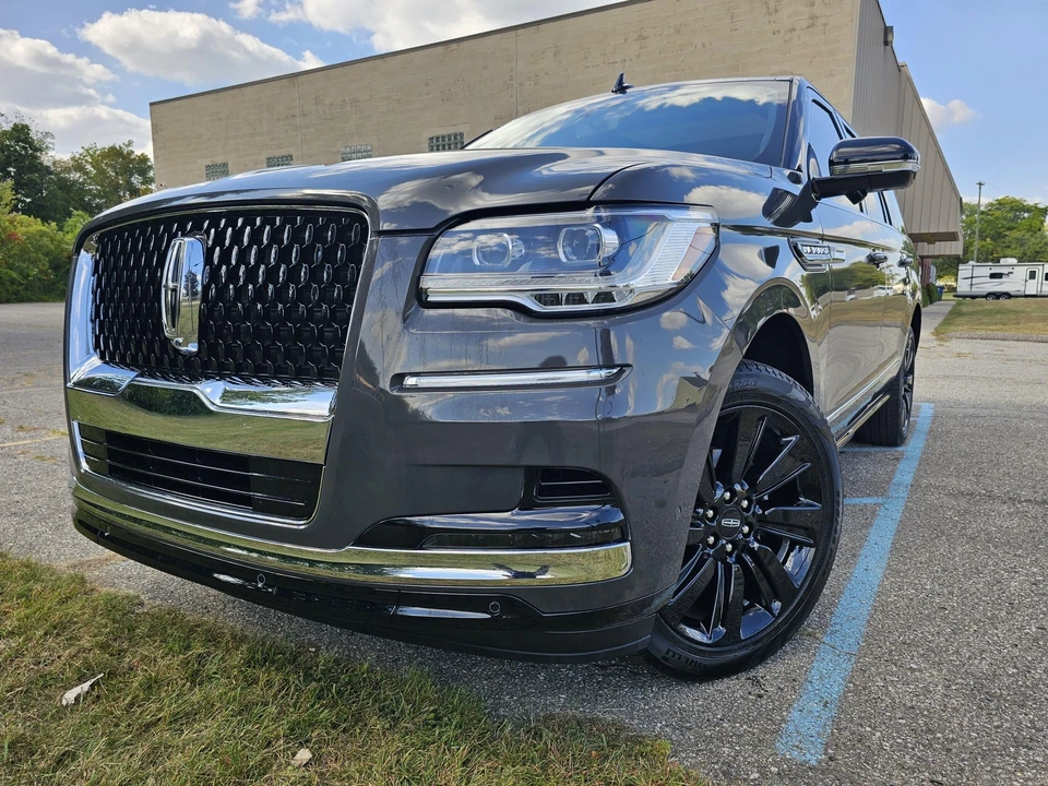 2024 Lincoln Navigator 4th Gen - Image 2 of 21