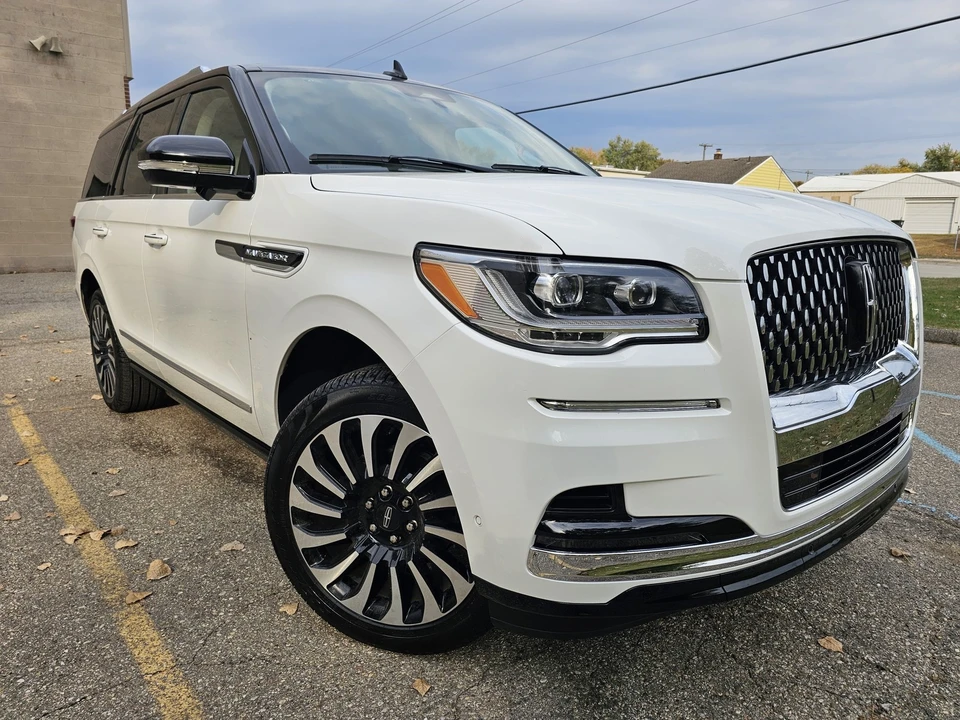 2024 Lincoln Navigator 4th Gen - Image 2 of 21