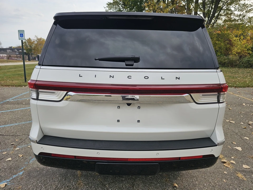 2024 Lincoln Navigator 4th Gen - Image 17 of 21