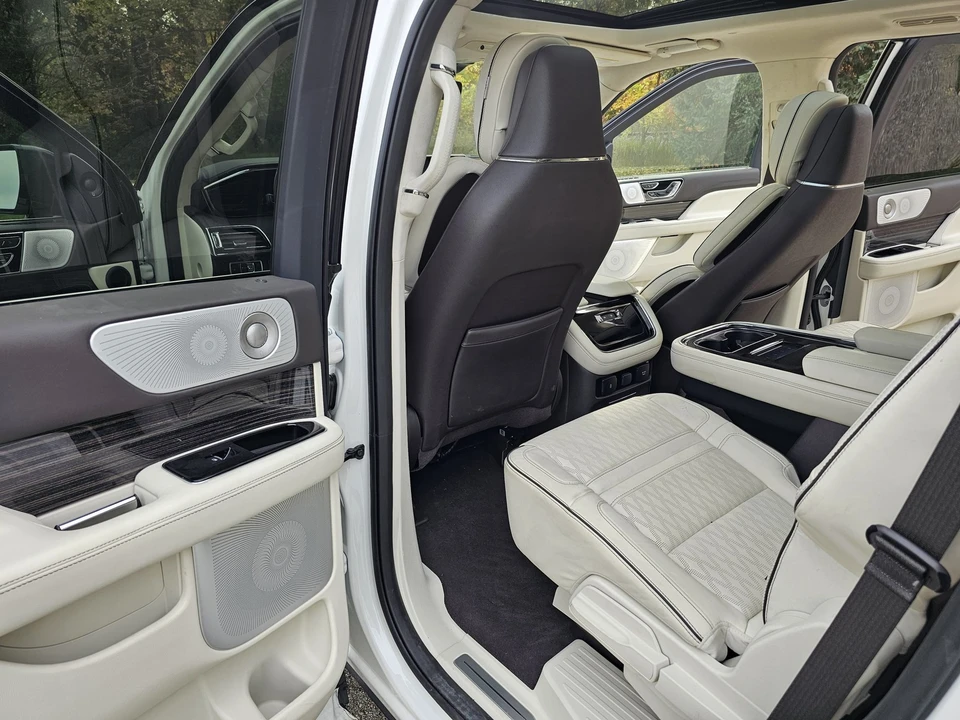 2024 Lincoln Navigator 4th Gen - Image 7 of 21