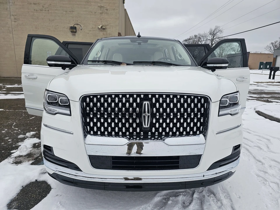 2024 Lincoln Navigator 4th Gen - Image 15 of 21