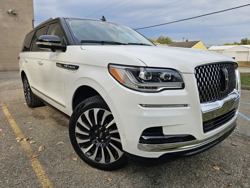2024 Lincoln Navigator 4th Gen - Image 3 of 21