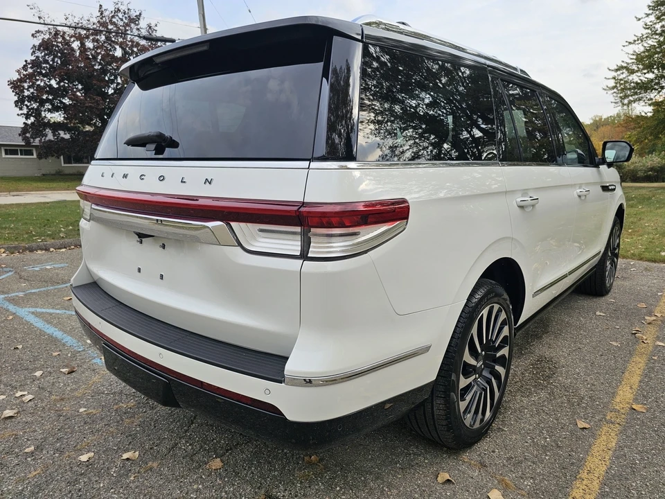 2024 Lincoln Navigator 4th Gen - Image 21 of 21