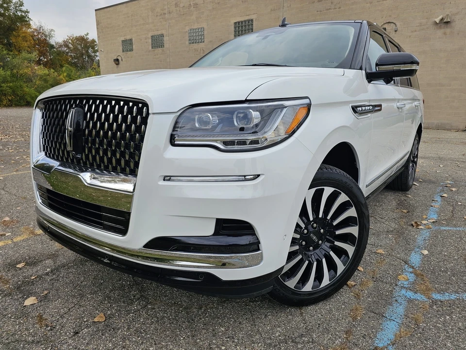 2024 Lincoln Navigator 4th Gen - Image 2 of 21