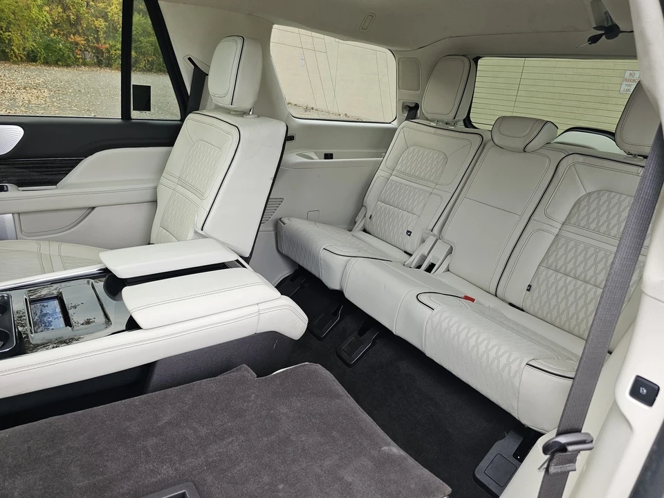 2024 Lincoln Navigator 4th Gen - Image 8 of 21