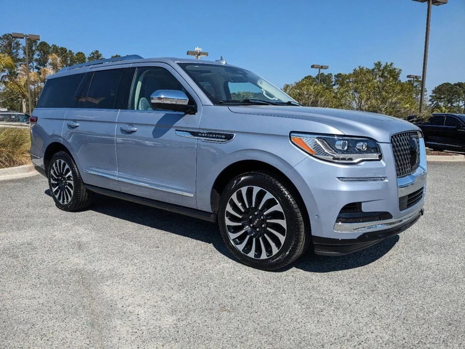 2024 Lincoln Navigator 4th Gen - Image 2 of 21