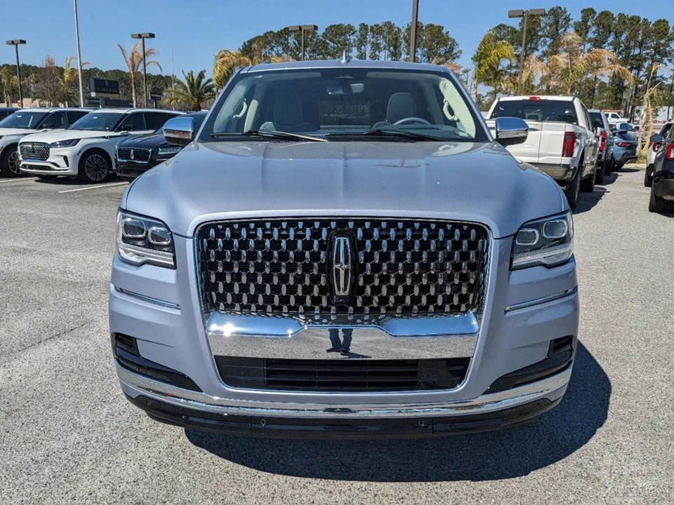 2024 Lincoln Navigator 4th Gen - Image 9 of 21