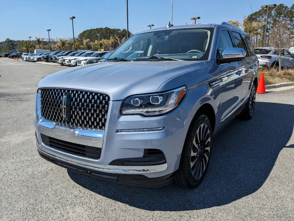 2024 Lincoln Navigator 4th Gen - Image 8 of 21