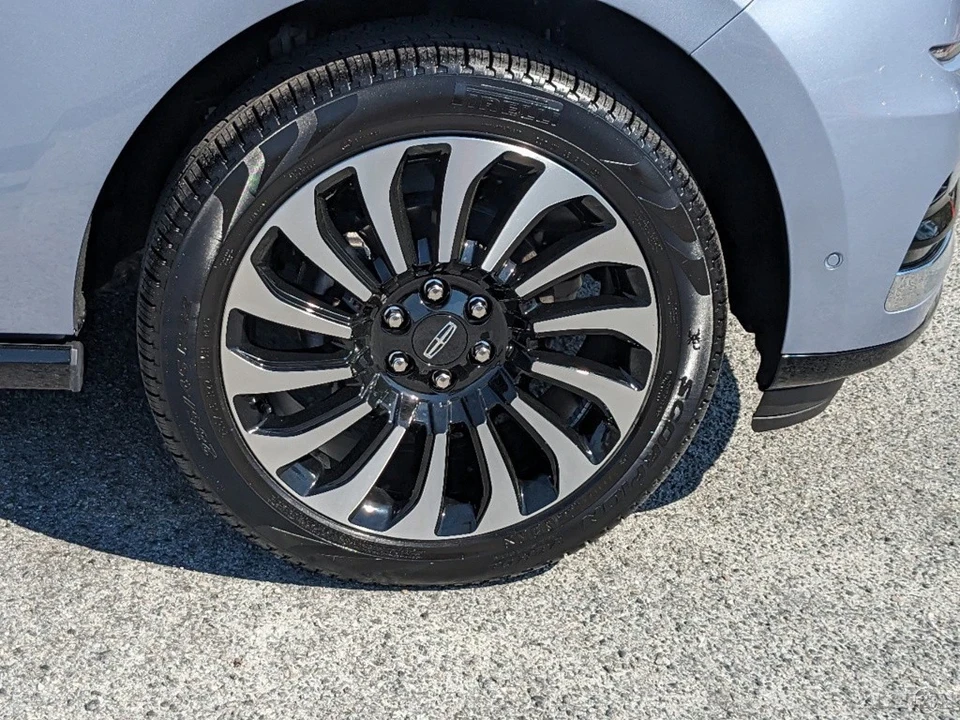 2024 Lincoln Navigator 4th Gen - Image 13 of 21