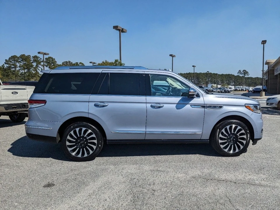2024 Lincoln Navigator 4th Gen - Image 3 of 21