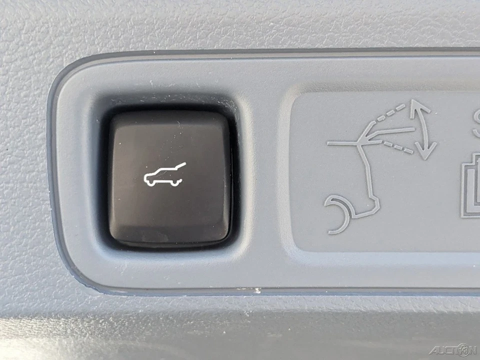 2024 Lincoln Navigator 4th Gen - Image 15 of 21