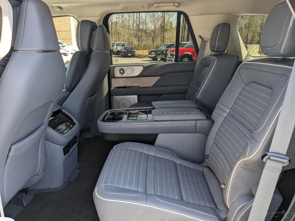 2024 Lincoln Navigator 4th Gen - Image 16 of 21