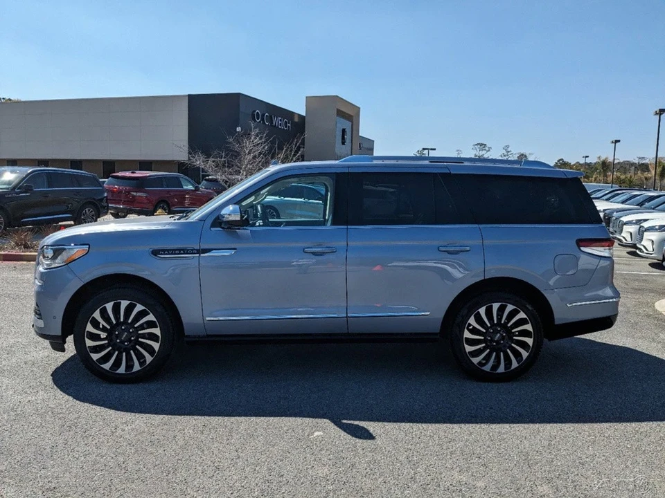 2024 Lincoln Navigator 4th Gen - Image 7 of 21