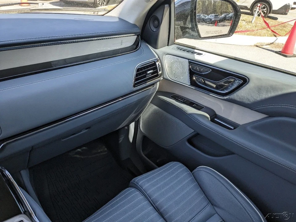 2024 Lincoln Navigator 4th Gen - Image 19 of 21