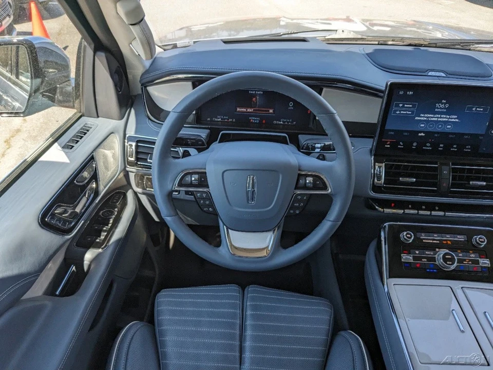 2024 Lincoln Navigator 4th Gen - Image 18 of 21