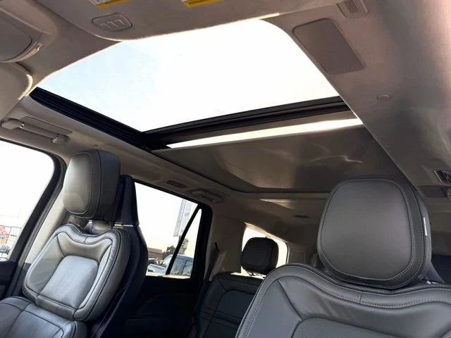2024 Lincoln Navigator 4th Gen - Image 17 of 31
